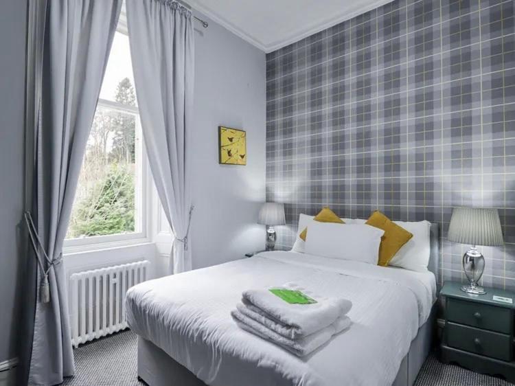 Mcinnes House Rooms With Breakfast Kingussie Bagian luar foto